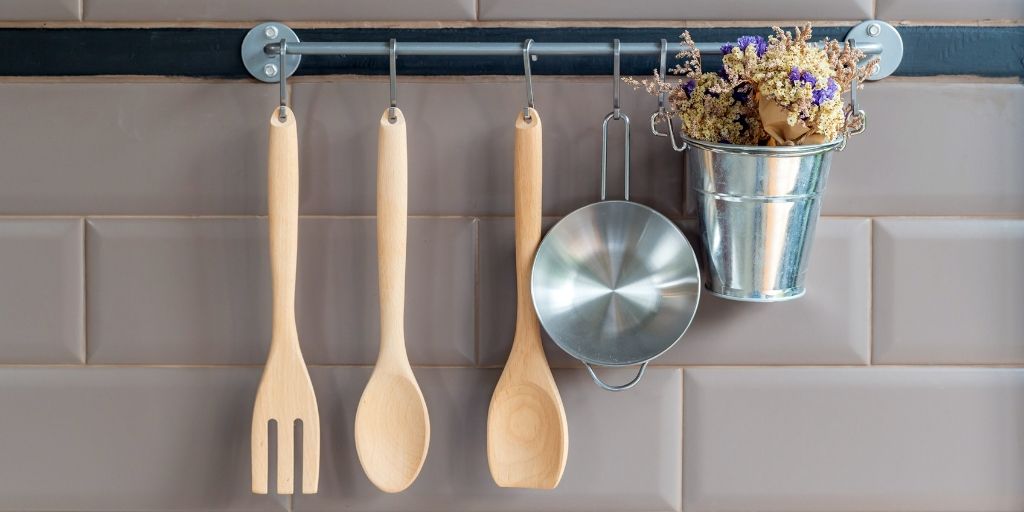 Living in an apartment doesn't have to be a bland experience. You can still spice up your kitchen and get your deposit back. Here are some kitchen decor ideas to help get you started! 